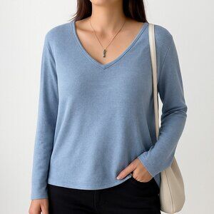 Chico’s Womens L Blue Long Sleeve Pullover Sweater Soft Lightweight V-Neck Knit